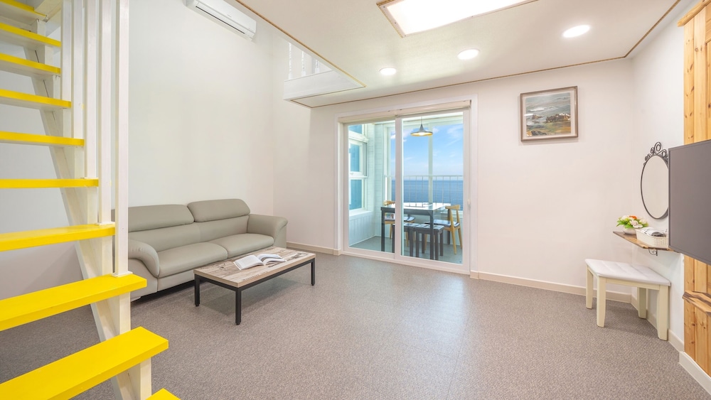 Basic Room, 1 Bedroom (302) - Photo 2