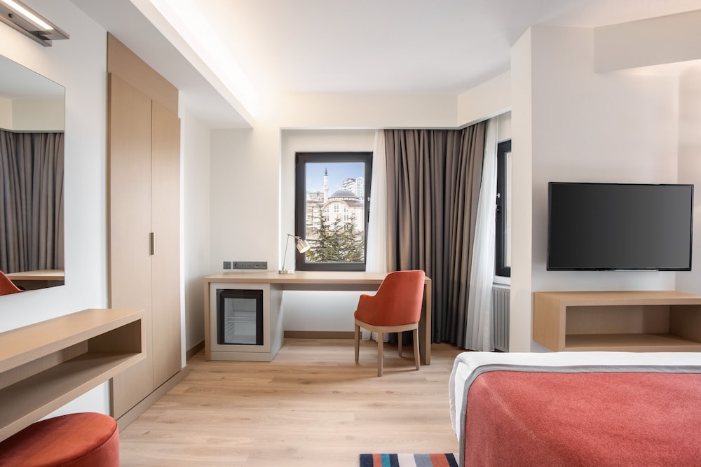 Premium Room, 1 Queen Bed, Non Smoking - Photo 8