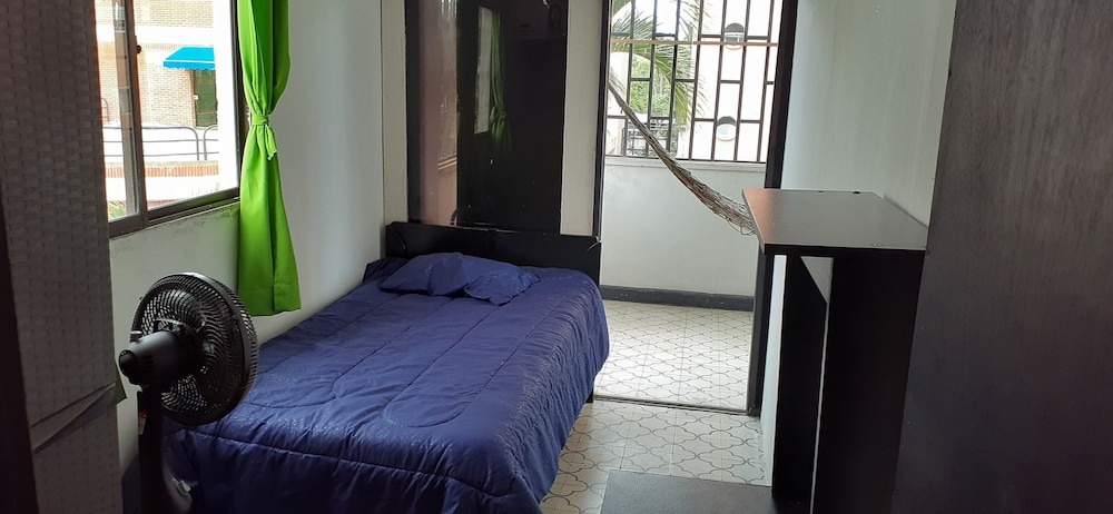 Single Room, Shared Bathroom photo 1