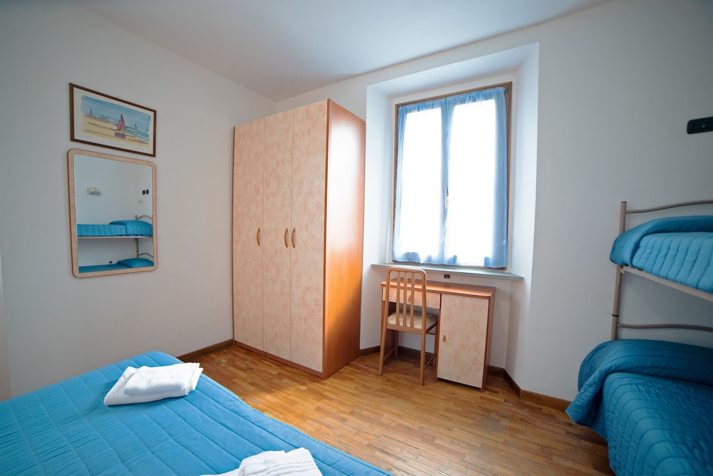 Standard Quadruple Room photo 2
