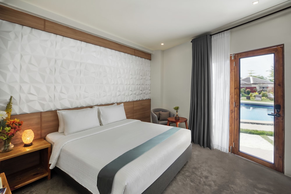 Deluxe Triple Room, Pool Access