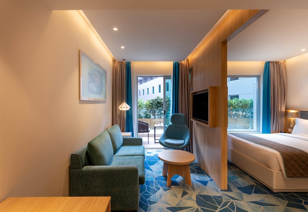 Junior Suite, 1 Queen Bed - Photo 3