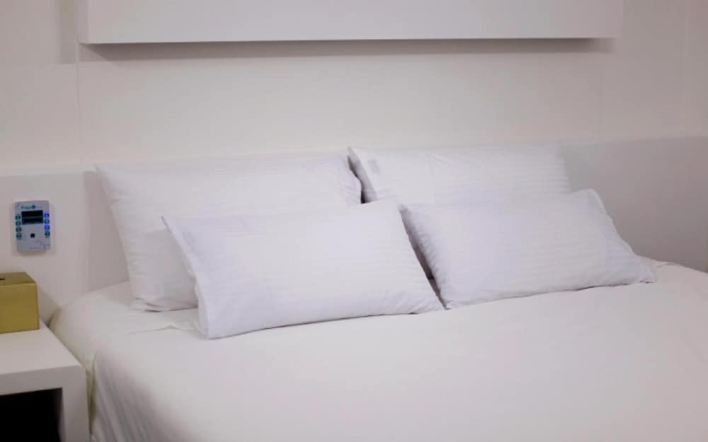 Room (Room 212 (Individual Pool Spa Pool Vi)