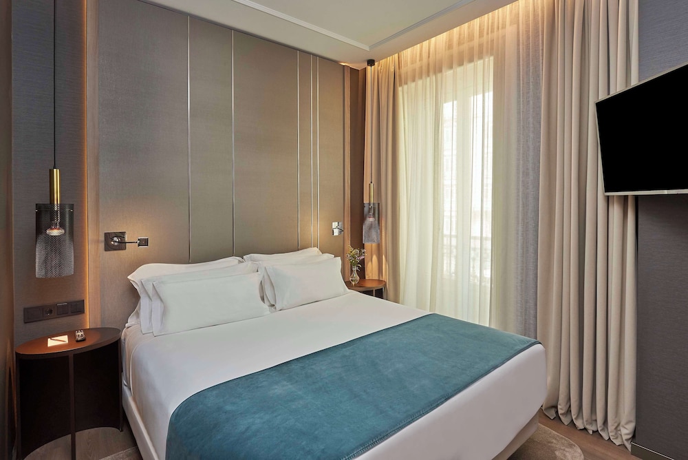 Junior Suite (Gran Via View, Extra Bed 3 Adults) - Photo 6