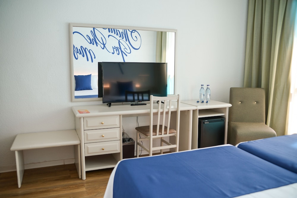 Deluxe Double Room, Balcony (2 adults) - Photo 4