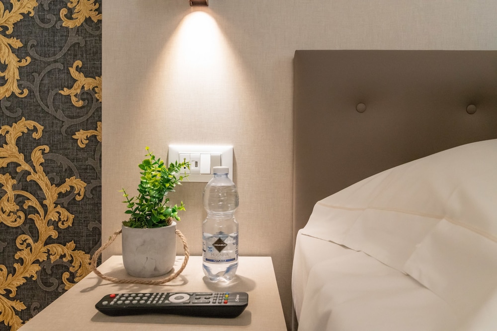 Deluxe Double Room, 1 King Bed, City View (1) photo 2