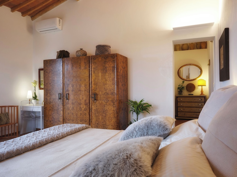Deluxe Double Room, 1 King Bed, Hill View photo 2