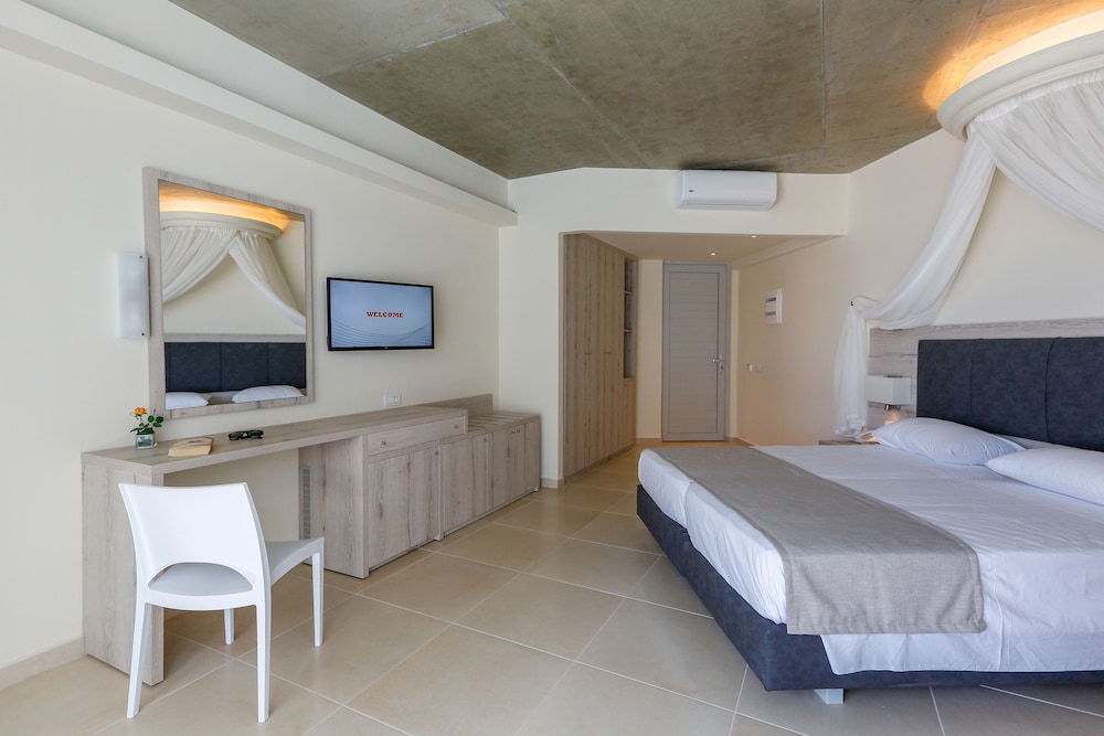 Deluxe Double or Twin Room photo 1