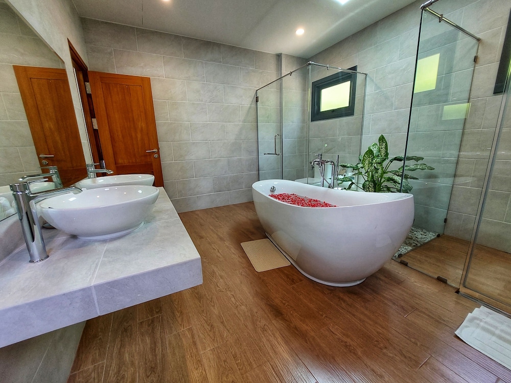 Villa, Beachfront - Photo 5