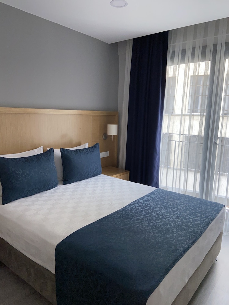Economy Double Room, City View photo 3