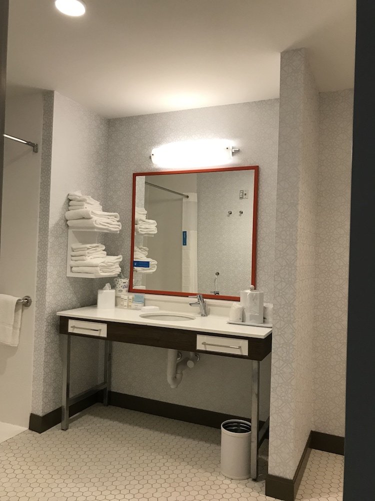 Suite, 2 Queen Beds, Accessible (Roll-In Shower, Mobility & Hearing) - Photo 6