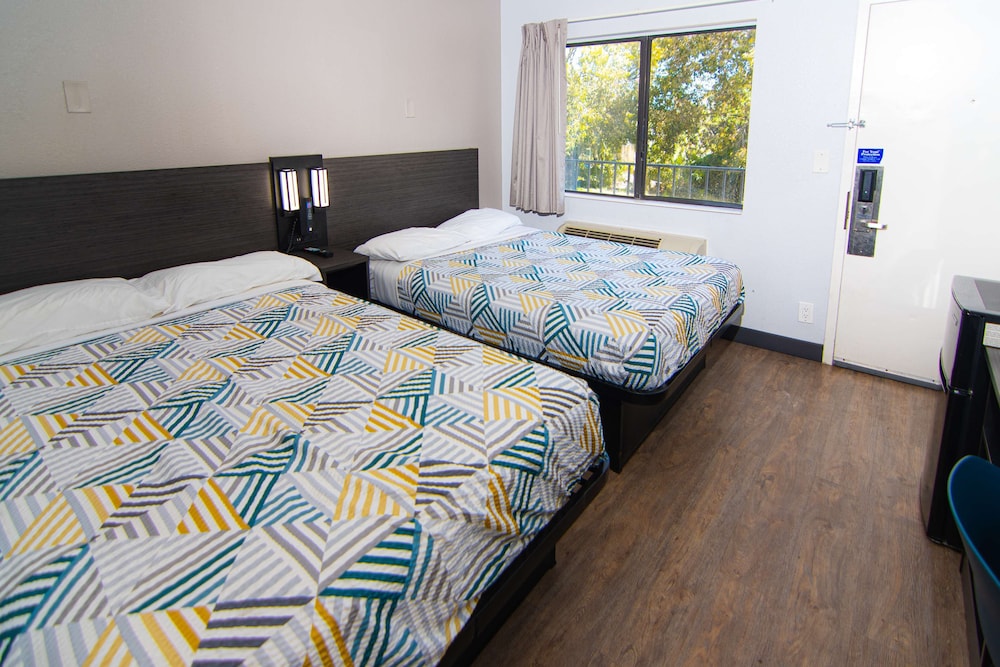 Premium Room, 2 Double Beds, Non Smoking, Refrigerator & Microwave