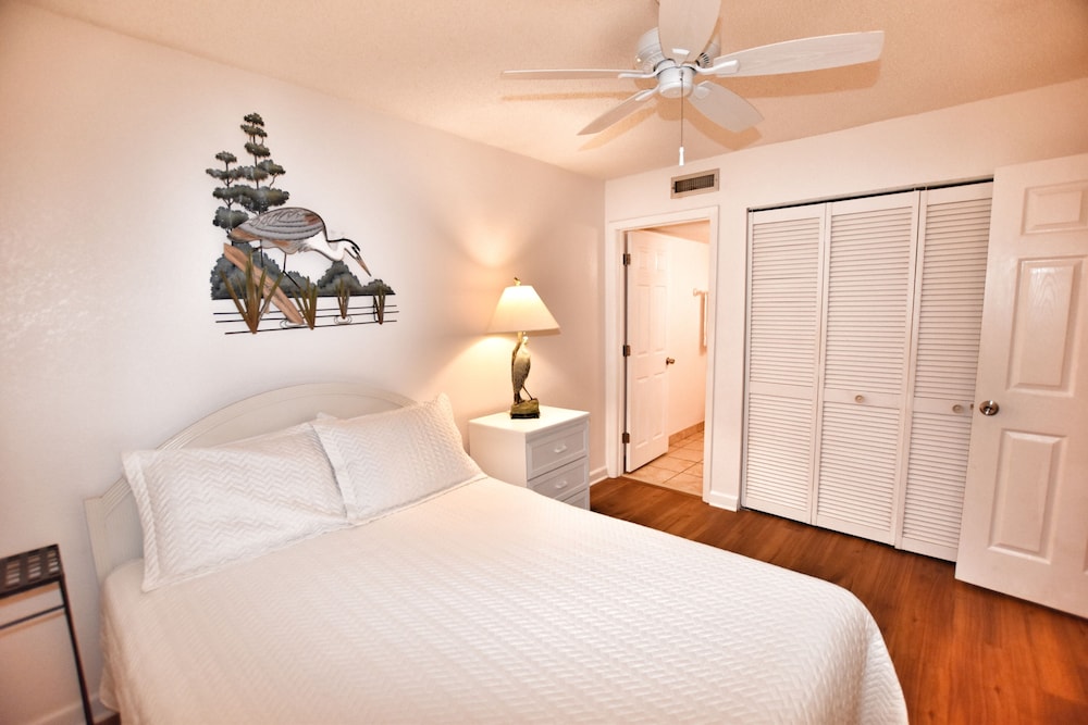 Condo, 2 Bedrooms photo 2