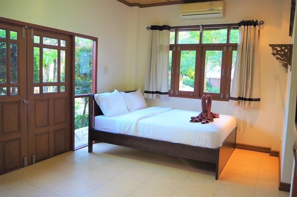 1 Queen Beds 1 Bedroom - Poolside