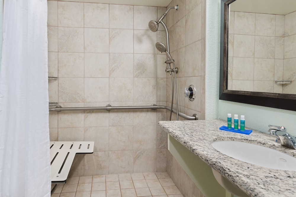 Standard Room, 2 Double Beds, Accessible (Mobility Roll-In Shower) - Photo 4