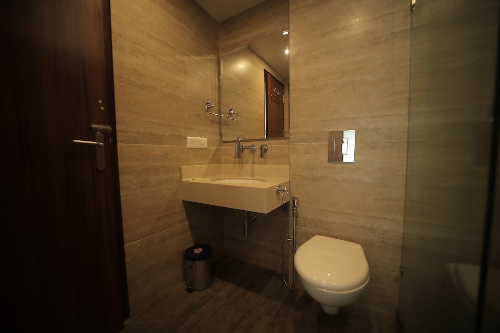 Executive Room - Photo 10