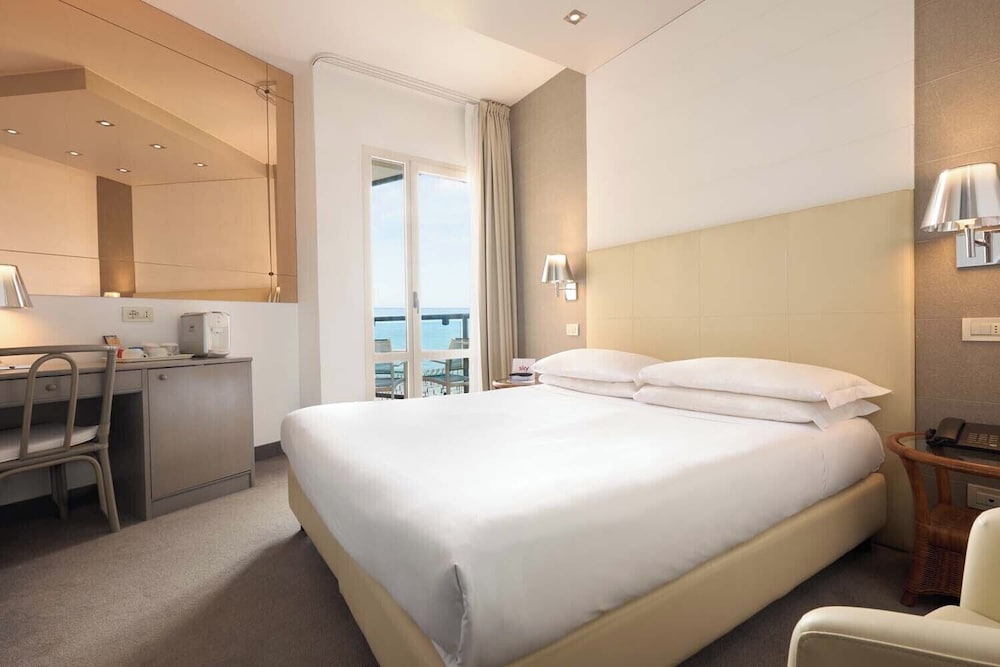 Petite Room