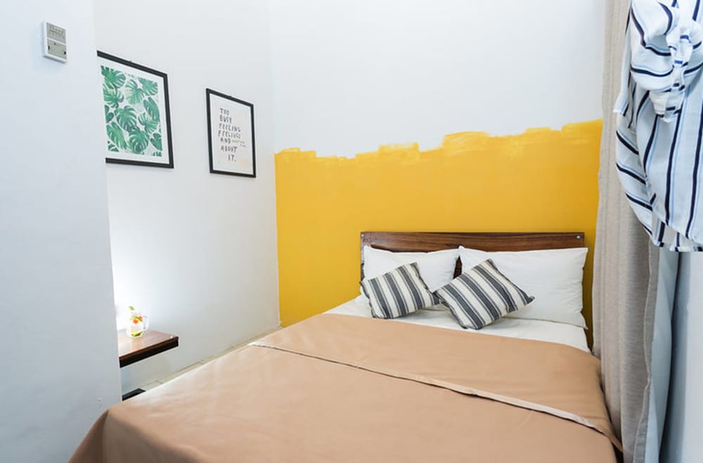 Compact Private Room, Shared Bathroom - Photo 1