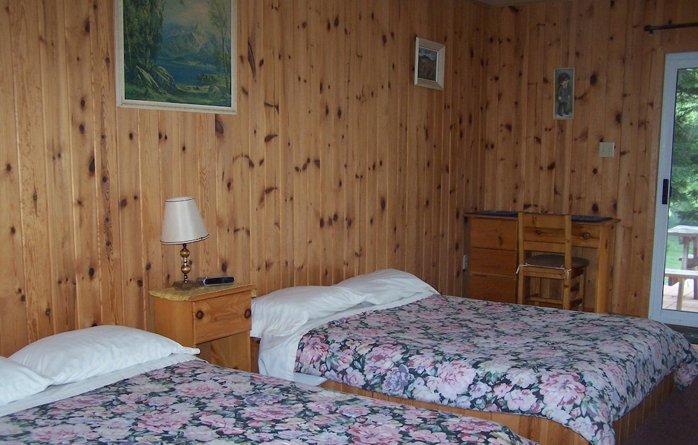 Standard Room, 2 Double Beds, Lake View photo 1