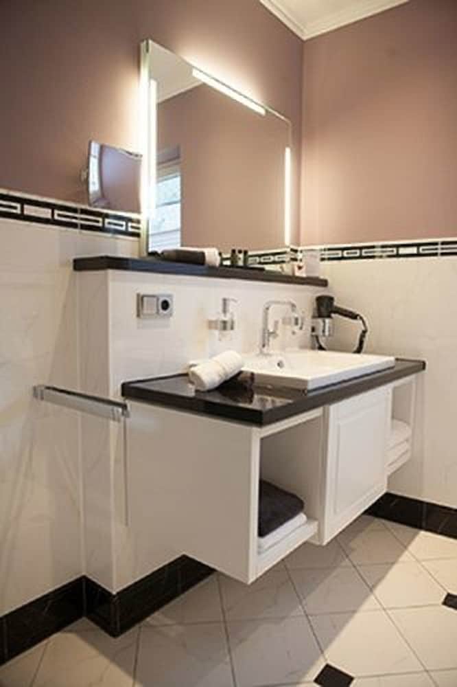 Deluxe Double Room Single Use photo 3