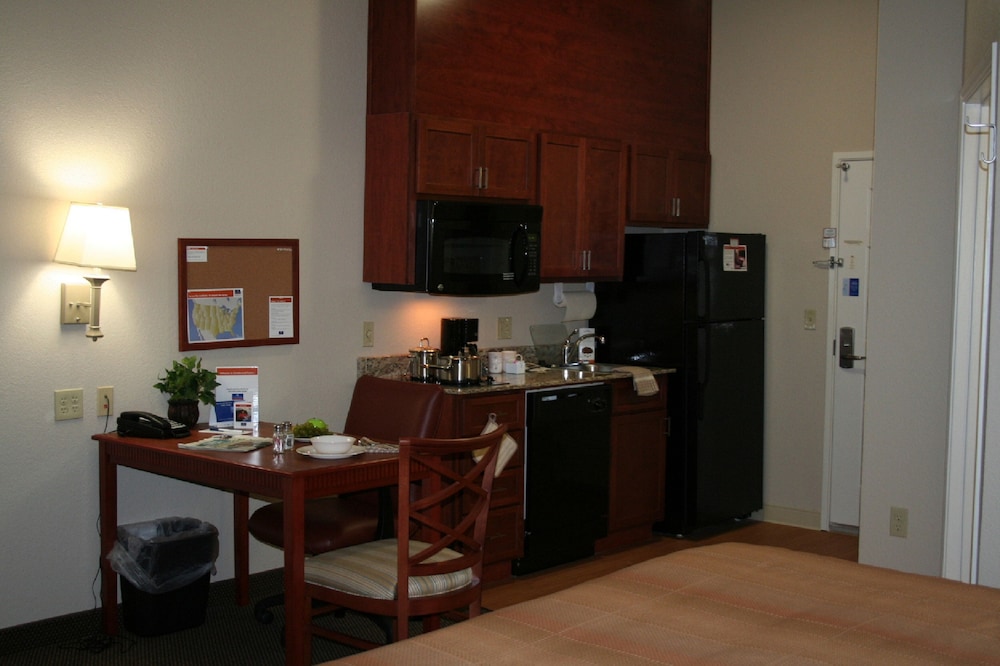 Suite, 1 Bedroom - Photo 3