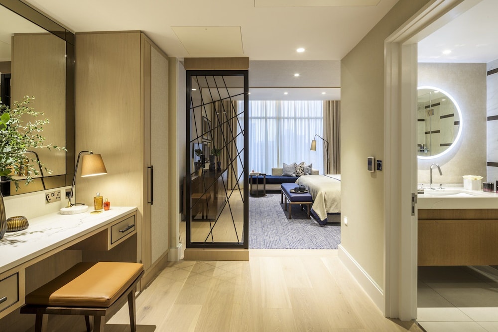 Junior Suite, 1 King Bed, River View - Photo 10