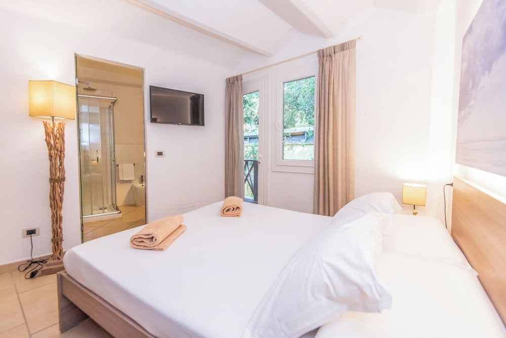 Deluxe Suite, Sea Facing photo 2