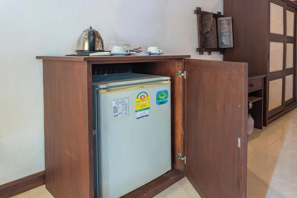 Deluxe Room, 2 Queen Beds, Non Smoking, Refrigerator - Photo 8
