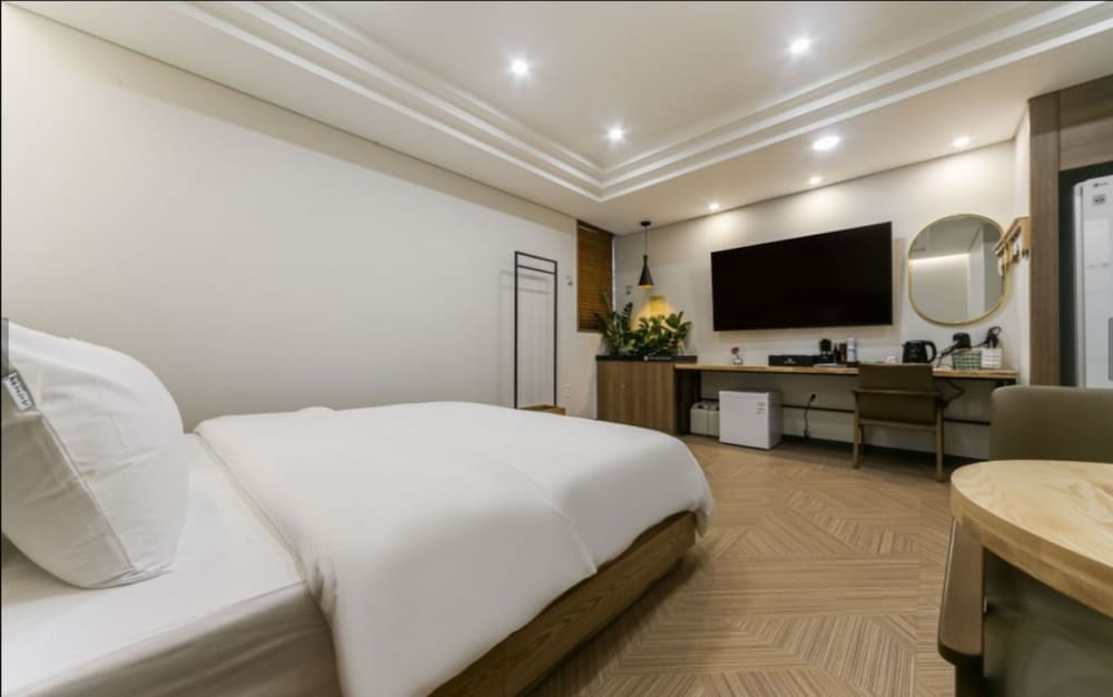 Deluxe Room (Massage Bed) photo 2