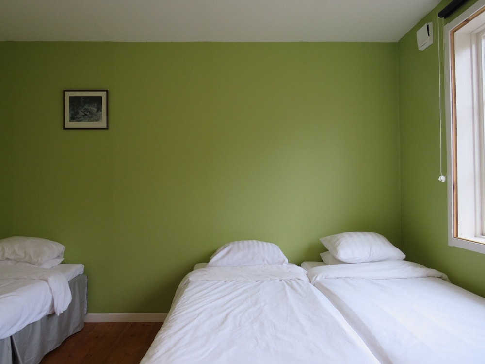 Economy Quadruple Room photo 2