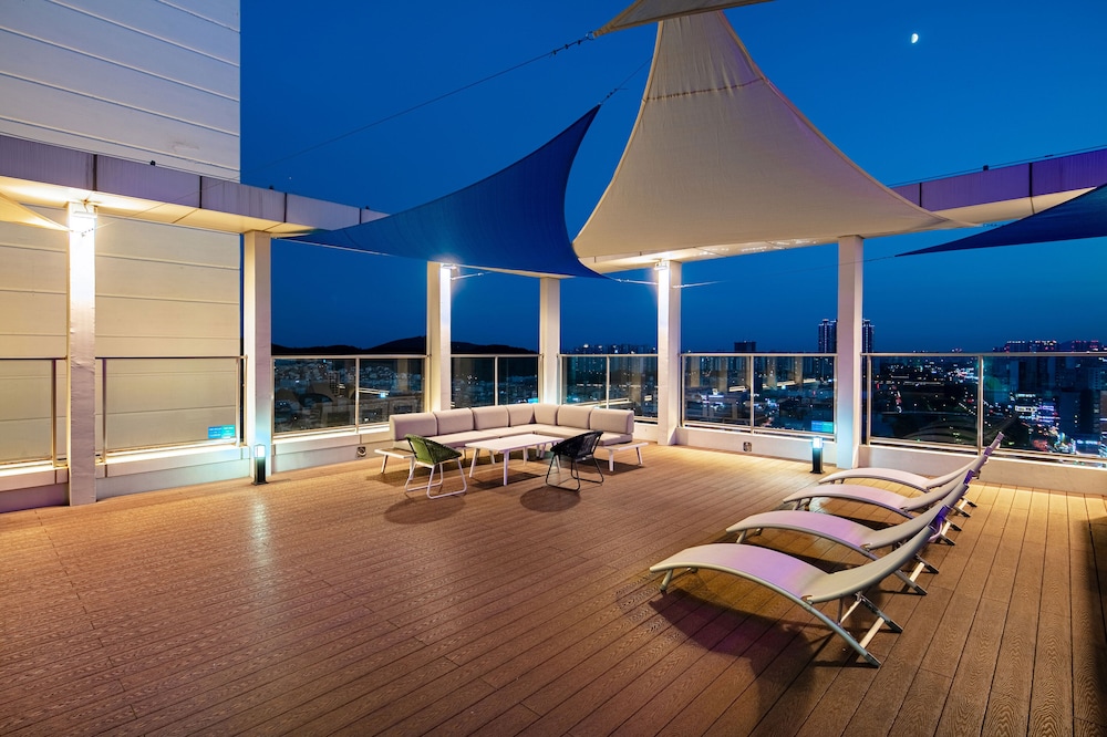 Private Pool (OPEN 4/25) & 24H Spa in Rooftop - Photo 4