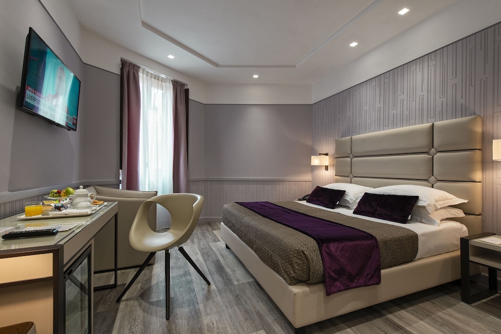 Superior Double or Twin Room thumbnail 6