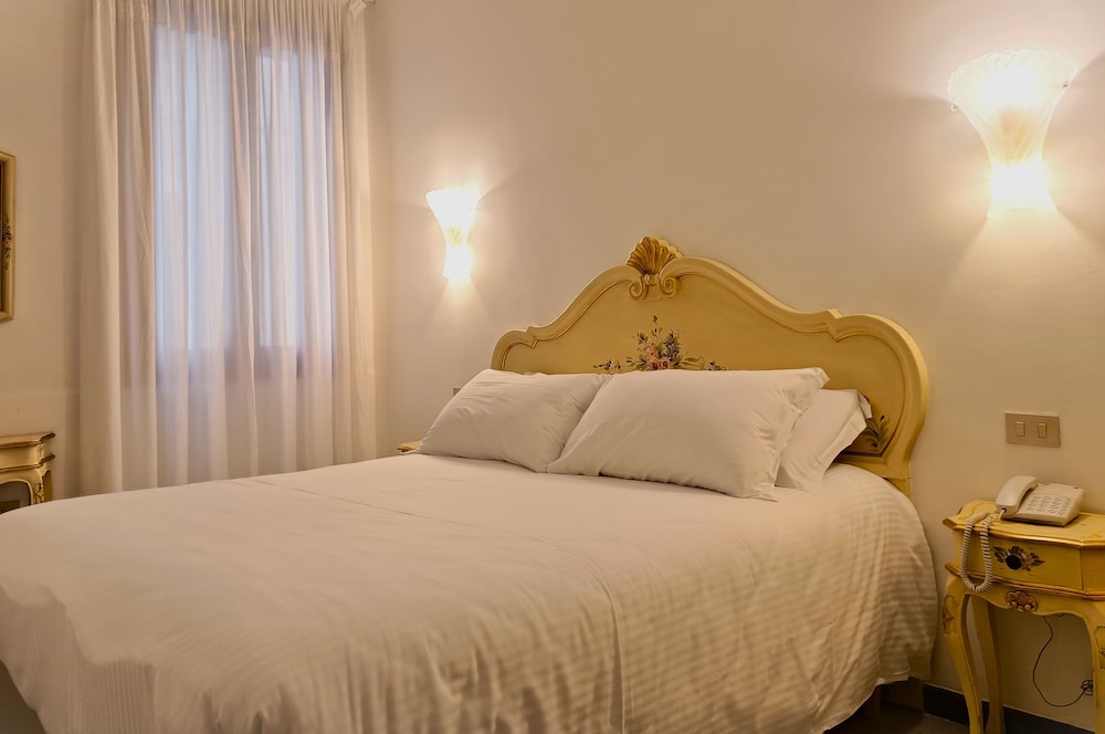 Double or Twin Room photo 3