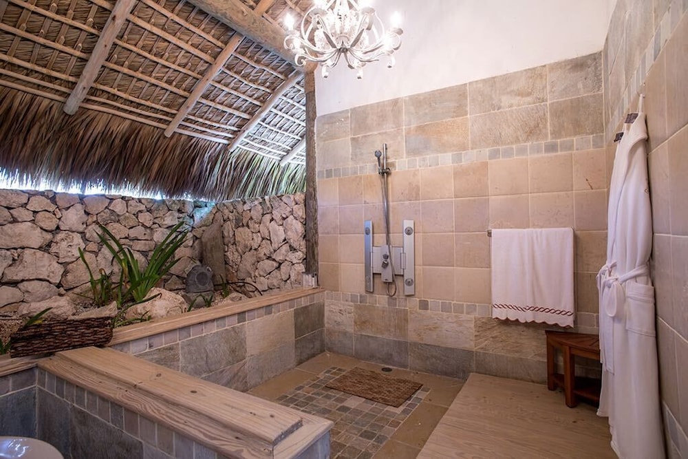 Bungalow, 2 Bedrooms, Oceanfront - Photo 5
