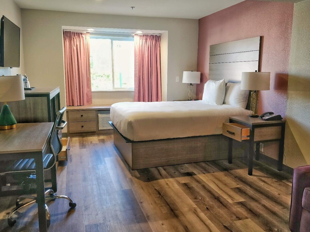 Deluxe Room, 1 Queen Bed