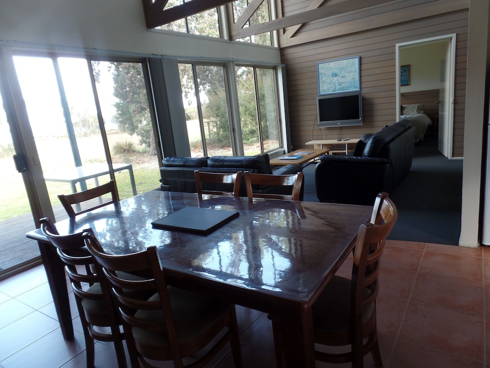 Standard Suite, 2 Bedrooms, Non Smoking, Kitchen (Sleeps 5) photo 2