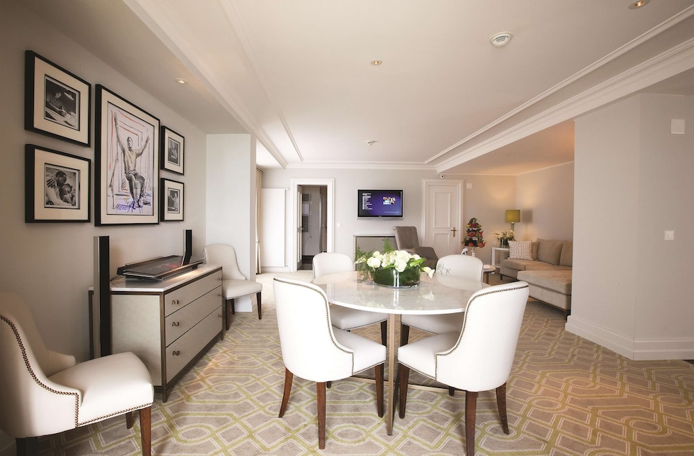 Suite, 1 King Bed, Lake View (Quincy Jones) photo 3