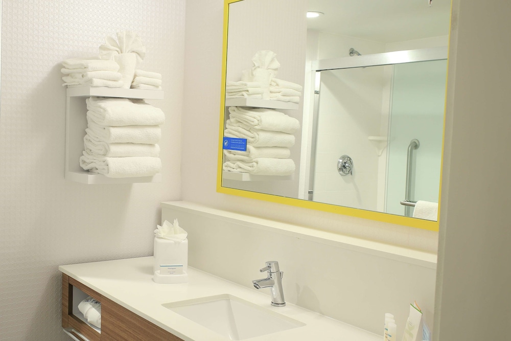 Room, 2 Queen Beds, Accessible, Bathtub (Mobility & Hearing) photo 2