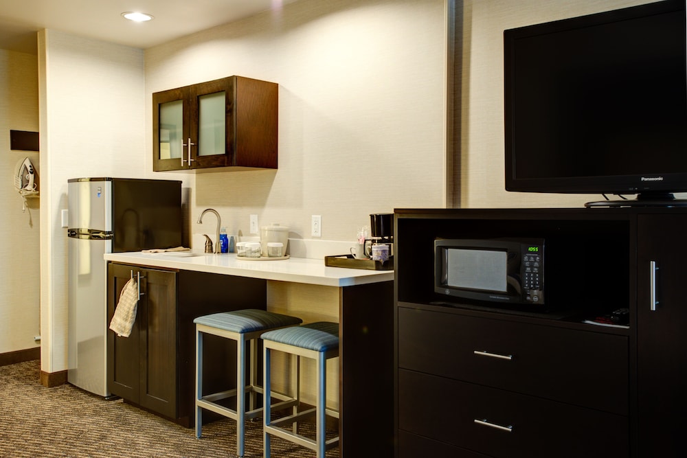 Suite, 2 Queen Beds - Photo 1