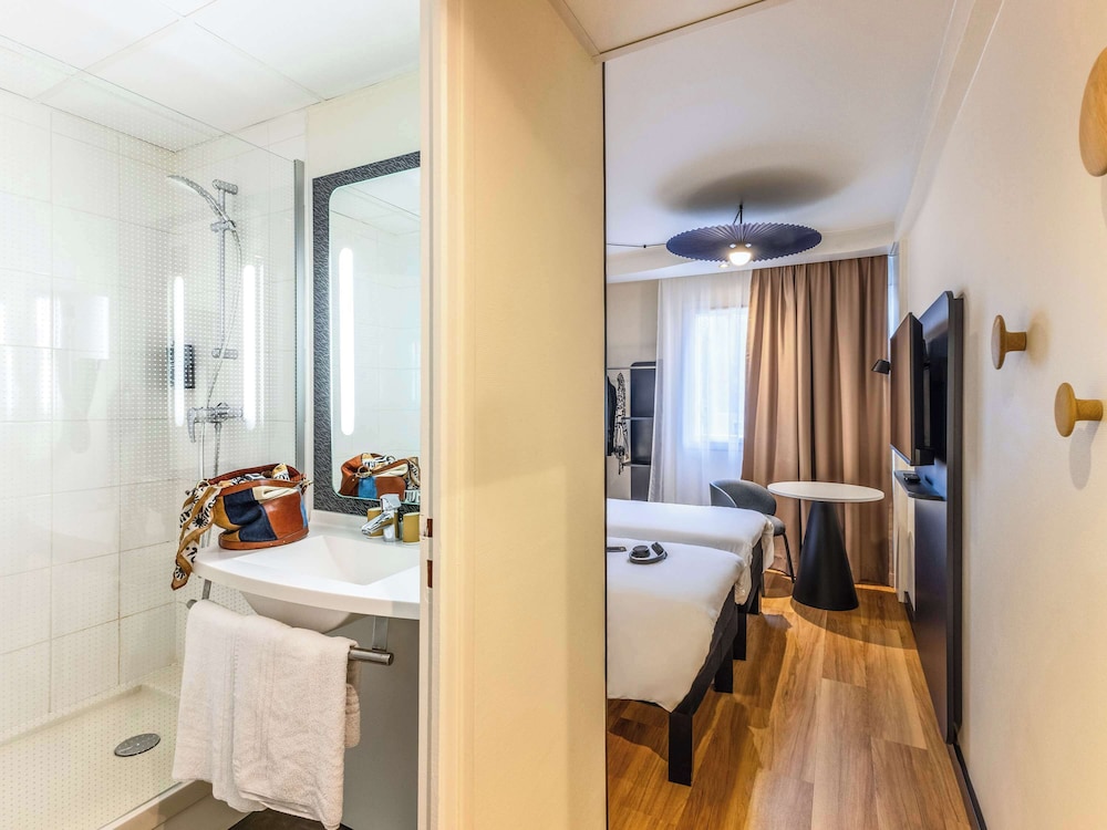 Standard Room, 2 Twin Beds - Photo 2