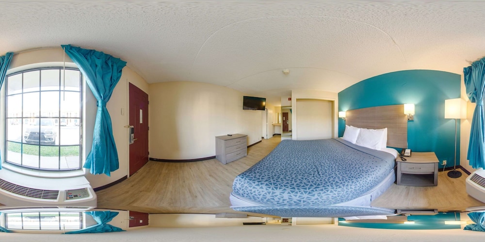 Suite, 1 King Bed, Accessible, Kitchen photo 1