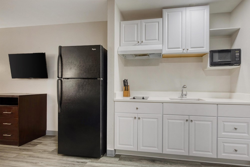 Suite, 1 King Bed, Non Smoking, Kitchenette (with Sofabed) photo 2