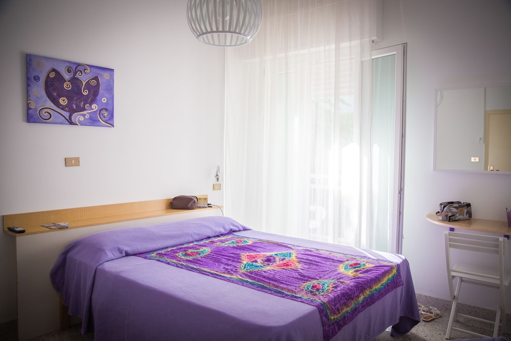 Basic Double Room photo 2