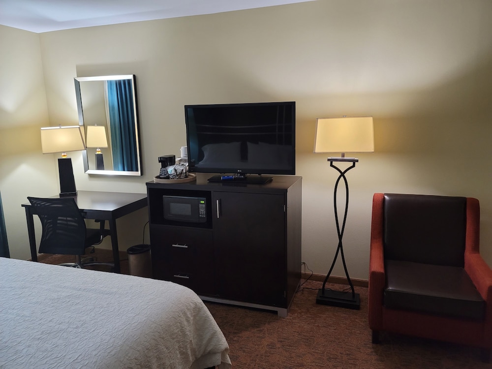Queen Room with Two Queen Beds - Hearing Access