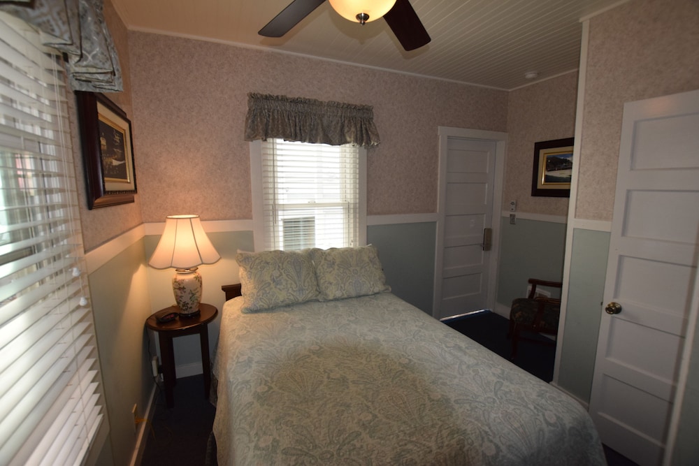Family Cottage, 2 Bedrooms, Shared Bathroom (Cottage A- 1 Full+2 Twins) photo 3