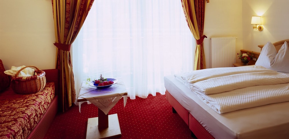 Superior Double or Twin Room, Balcony, Mountain View photo 2
