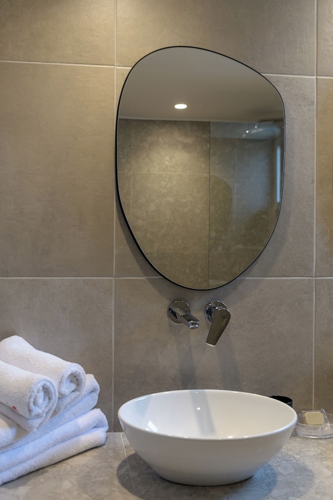 Deluxe Suite, Sea View - Photo 4