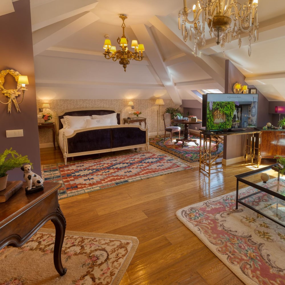 Suite (1 Person) Suite (1 Person)