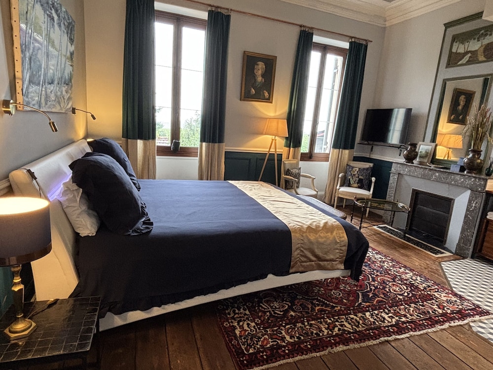 Luxury Double Room, River View (Chateau Tronquoy) photo 1