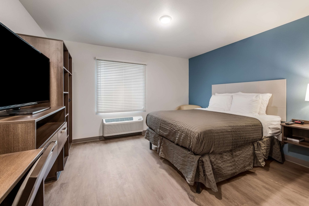 Basic Suite, 1 Queen Bed, Non Smoking photo 1